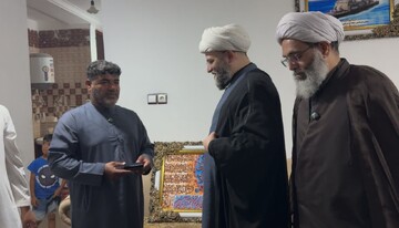 خانواده‌های شهدا نماد وحدت و همدلی همه مذاهب در مسیر انقلاب هستند