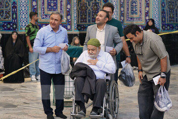 سکانس آخر در جوارِ امام رئوف؛ وقتی هنرمند نام‌آشنای سینمای ایران بی‌نقاب به پابوسی آمد