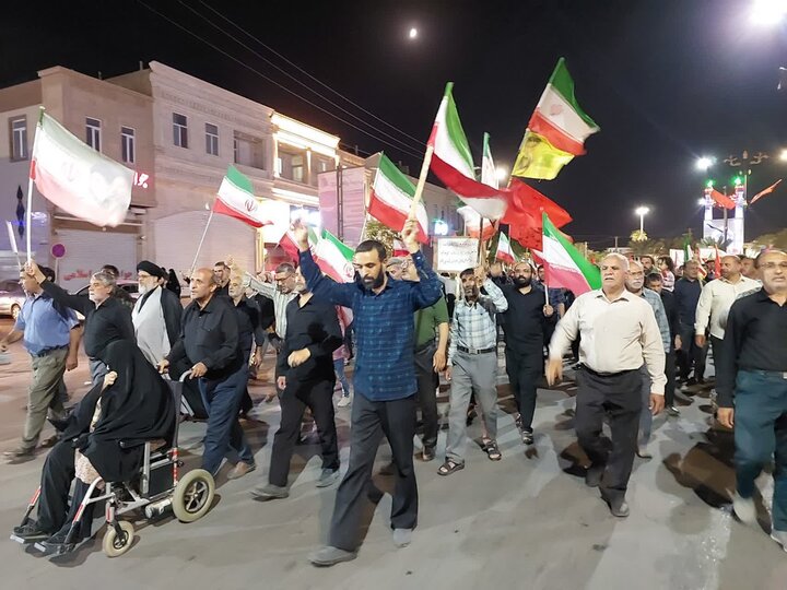 تصاویر/ راهپیمایی و تمجع بافقی ها با حضور امام جمعه بافق و مردم همیشه در صحنه شهرستان در بلوار وحشی بافقی