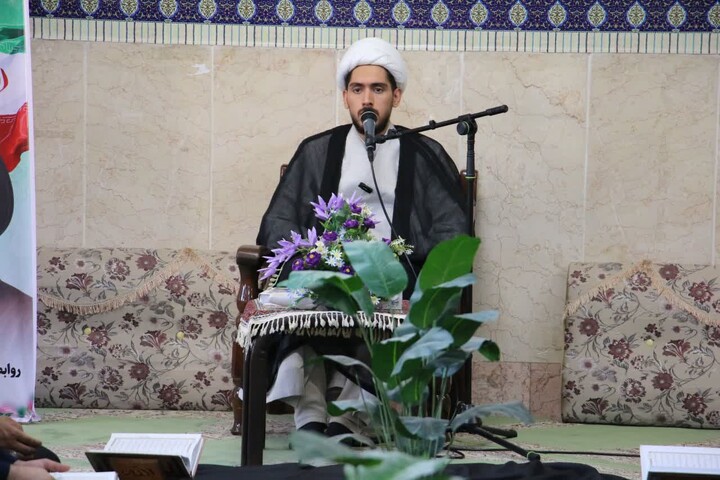 تصاویر |محفل قرآنی"قائد شهید"در حوزه علمیه اصفهان