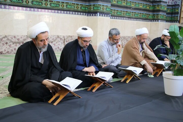تصاویر |محفل قرآنی"قائد شهید"در حوزه علمیه اصفهان