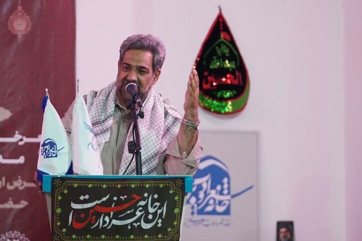 تصاویر/ مراسم شعر خوانی با حضور هنرمندان جوان و پیشکسوت استان برگزار شد