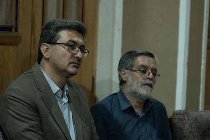 تصاویر/ مراسم شعر خوانی با حضور هنرمندان جوان و پیشکسوت استان برگزار شد