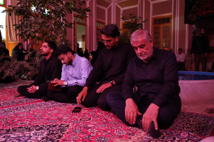 تصاویر/ مراسم شعر خوانی با حضور هنرمندان جوان و پیشکسوت استان برگزار شد