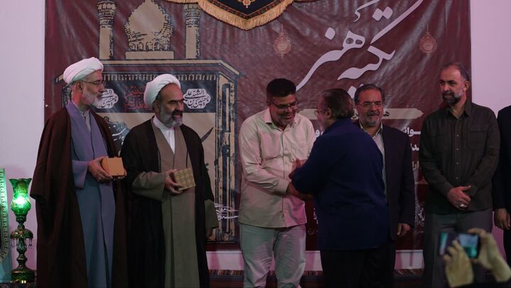 تصاویر/ مراسم شعر خوانی با حضور هنرمندان جوان و پیشکسوت استان برگزار شد