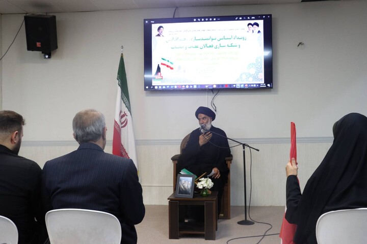 مردم و مسئولان در کنار یکدیگر پای دغدغه حجاب باشند