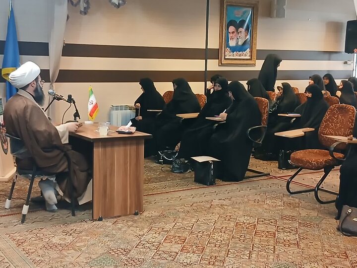 تصاویر/مراسم بزرگداشت قائد شهید امت در مدرسه علمیه فاطمه‌الزهرا اراک