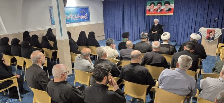 تصاویر/ تجدید میثاق اعضای ستاد نماز جمعه آبیک با شهدا