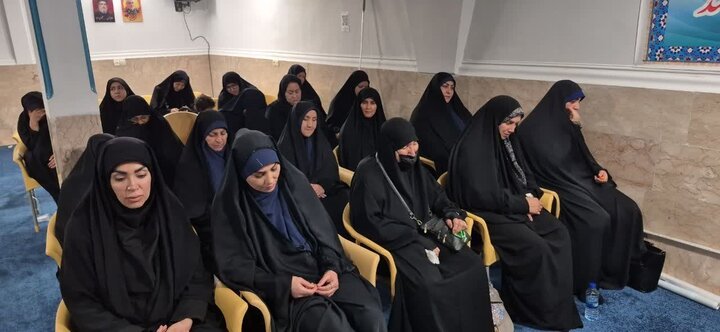 تصاویر/ تجدید میثاق اعضای ستاد نماز جمعه آبیک با شهدا