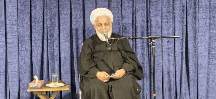 تصاویر/ تجدید میثاق اعضای ستاد نماز جمعه آبیک با شهدا