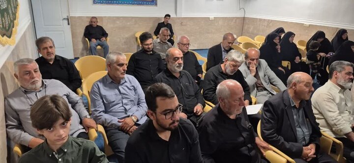 تصاویر/ تجدید میثاق اعضای ستاد نماز جمعه آبیک با شهدا