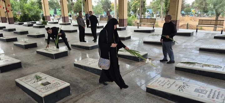 تصاویر/ تجدید میثاق اعضای ستاد نماز جمعه آبیک با شهدا