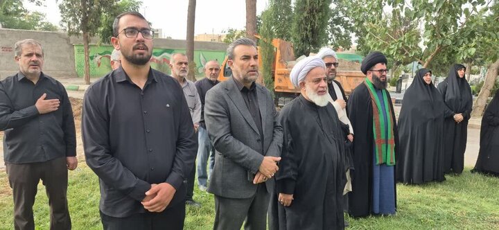 تصاویر/ تجدید میثاق اعضای ستاد نماز جمعه آبیک با شهدا