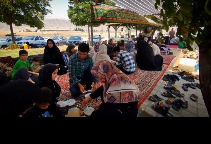 فیلم | برافراشته شدن علم موکب اعظم امام خامنه ای در لرستان 