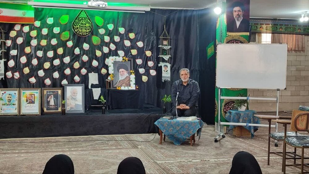 تبیین مؤلفه‌های روان‌شناختی شخصیت رهبر شهید در مدرسه علمیه فاطمیه اندان خمینی شهر