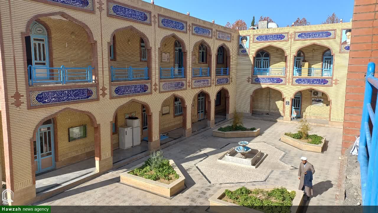 تشریح شرایط پذیرش طلبه در مدرسه صادقیه خرم آباد