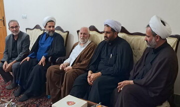 تجلیل نمایندگان آیت‌الله اعرافی از سه دهه تلاش مدیر اسبق مدرسه رضویه قم + عکس