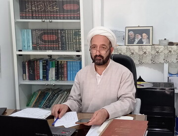 مسئولان در جامعه اسلامی باید مطیع رهبری باشند
