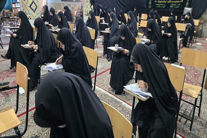 آزمون جذب استاد حوزه علمیه خواهران در استان یزد برگزار شد
