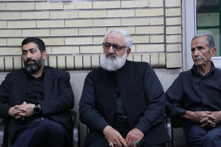تصاویر/ مراسم بزرگداشت رهبر شهید در مسجد ازگل