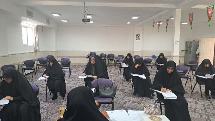 تصاویر/آزمون جذب مدرس برای تأمین نیاز آموزشی مدارس علمیه خواهران لرستان