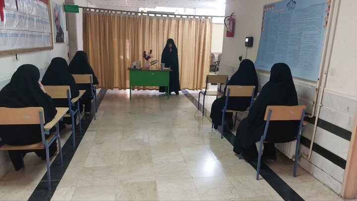 تصاویر/آزمون جذب مدرس برای تأمین نیاز آموزشی مدارس علمیه خواهران لرستان