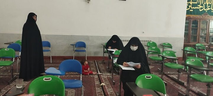 تصاویر/آزمون جذب مدرس برای تأمین نیاز آموزشی مدارس علمیه خواهران لرستان