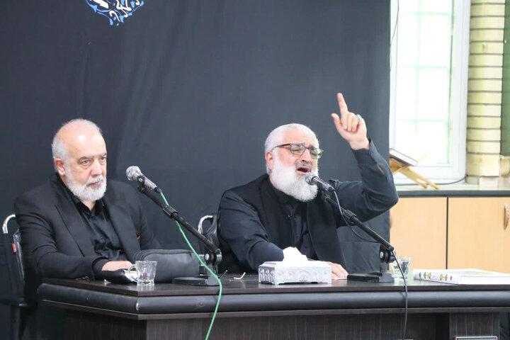 تصاویر/ مراسم بزرگداشت رهبر شهید در مسجد ازگل