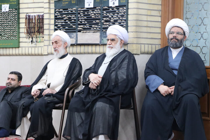 تصاویر/ مراسم بزرگداشت رهبر شهید در مسجد ازگل