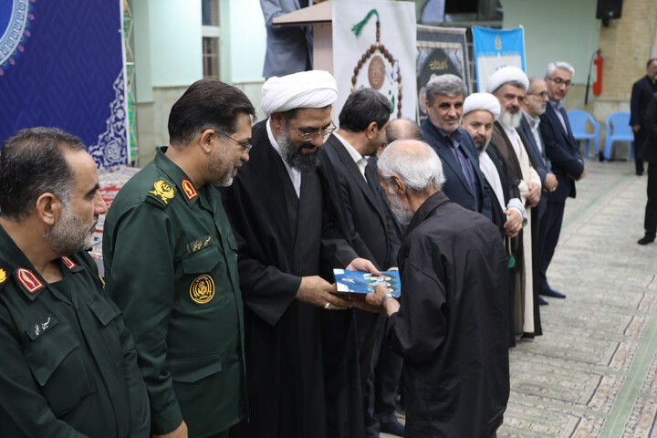 تصاویر /  آیین تجلیل از خادمین ستاد نماز جمعه