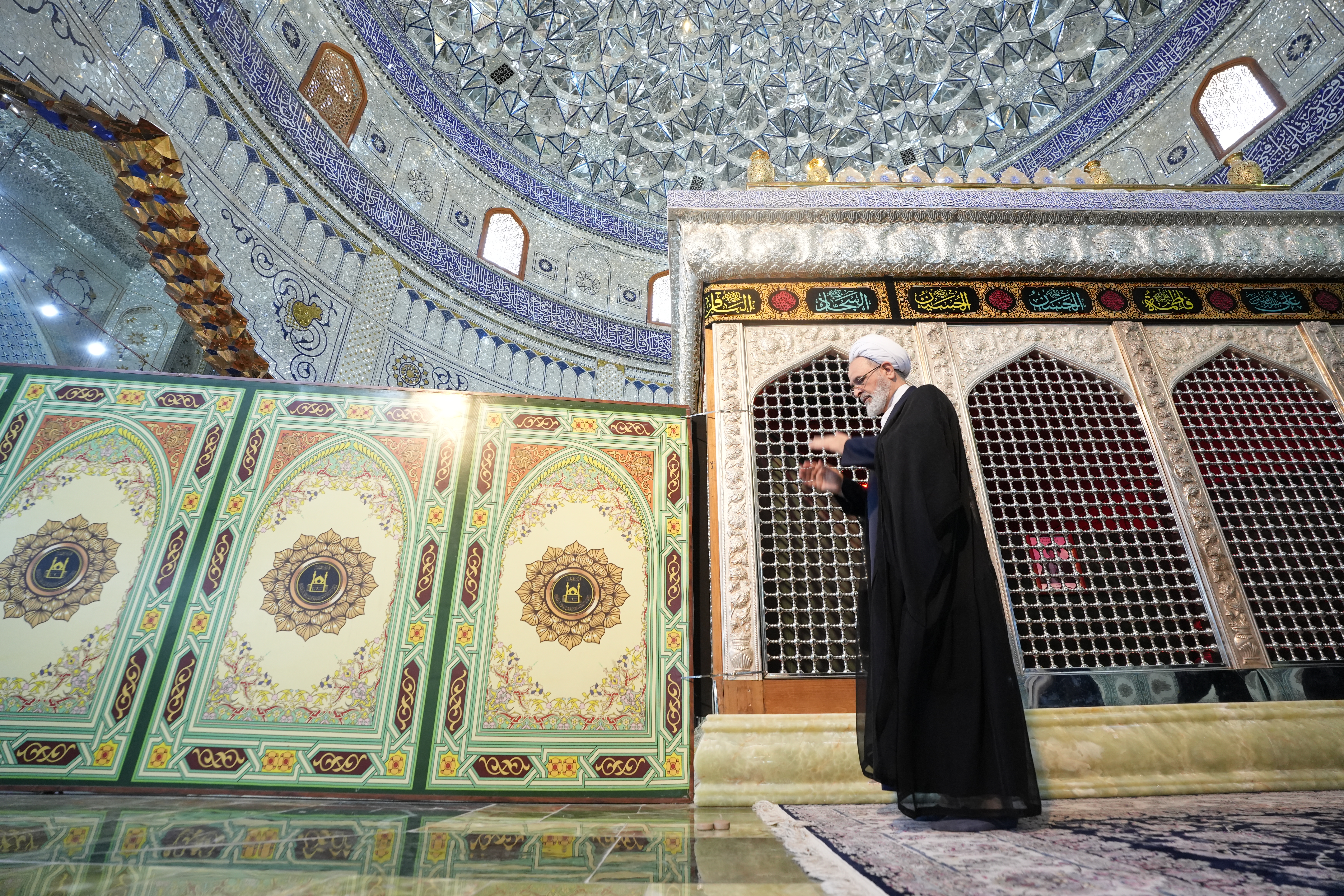 تصاویر/ آیت اللہ اعرافی کی حرم امیرالمؤمنینؑ میں حاضری، بارگاہِ علوی میں حاضری دے کر شرفِ زیارت حاصل کیا