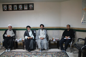 دیدار مدیر حوزه علمیه فارس با مبلغان زبان‌دان اربعین حسینی
