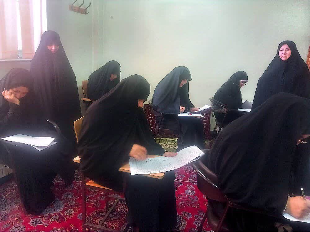 آزمون کتبی ارزیابی متقاضیان تدریس در مدرسه علمیه زینبیه میانه برگزار شد
