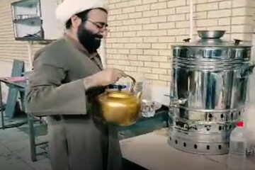 فیلم | موکب مدرسه علمیه اسلام‌آبادغرب در آستانه اربعین حسینی(ع) پذیرای زائرین اربعین