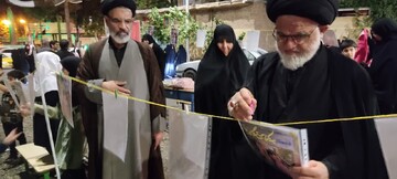 برپایی نمایشگاه تصاویر شهدای دانش‌آموز مدرسه میناب در حاشیه «موج ۱۴۹» در نطنز