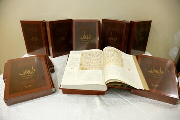 تصاویر/ رونمایی از قرآن زعفرانی؛ کهن‌ترین نسخه کامل مورخ فارسی