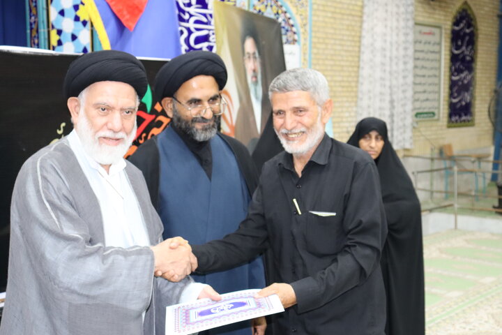 تصاویر/ تجلیل از اعضای ستاد نمازجمعه دیّر