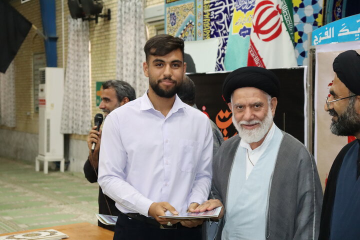 تصاویر/ تجلیل از اعضای ستاد نمازجمعه دیّر