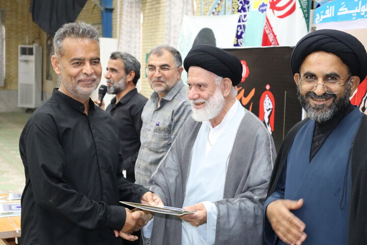 تصاویر/ تجلیل از اعضای ستاد نمازجمعه دیّر