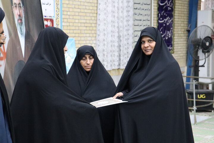 تصاویر/ تجلیل از اعضای ستاد نمازجمعه دیّر