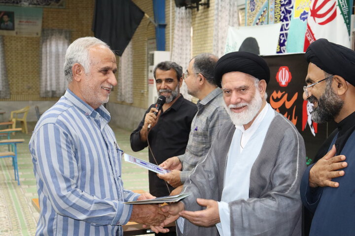 تصاویر/ تجلیل از اعضای ستاد نمازجمعه دیّر