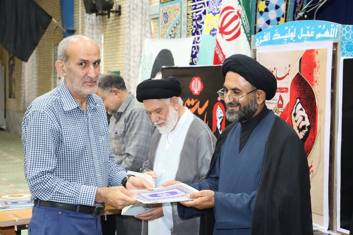 تصاویر/ تجلیل از اعضای ستاد نمازجمعه دیّر
