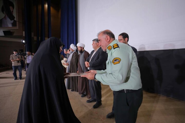 تصاویر/ مراسم گرامیداشت سالروز برگزاری اولین نمازجمعه انقلاب اسلامی در ساوجبلاغ