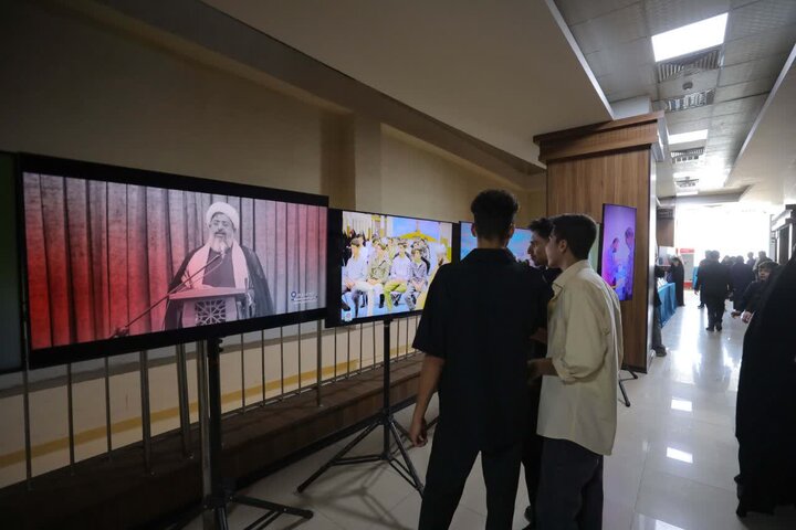 تصاویر/ مراسم گرامیداشت سالروز برگزاری اولین نمازجمعه انقلاب اسلامی در ساوجبلاغ