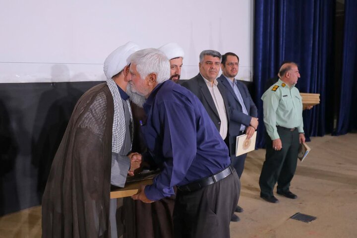 تصاویر/ مراسم گرامیداشت سالروز برگزاری اولین نمازجمعه انقلاب اسلامی در ساوجبلاغ