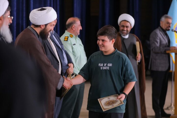 تصاویر/ مراسم گرامیداشت سالروز برگزاری اولین نمازجمعه انقلاب اسلامی در ساوجبلاغ