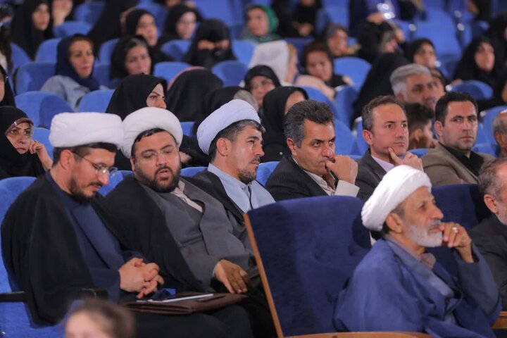 تصاویر/ مراسم گرامیداشت سالروز برگزاری اولین نمازجمعه انقلاب اسلامی در ساوجبلاغ