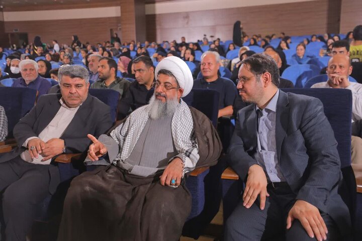 تصاویر/ مراسم گرامیداشت سالروز برگزاری اولین نمازجمعه انقلاب اسلامی در ساوجبلاغ