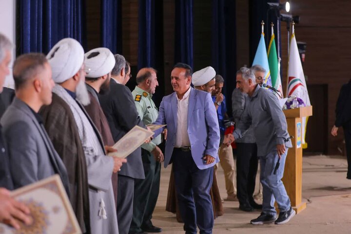 تصاویر/ مراسم گرامیداشت سالروز برگزاری اولین نمازجمعه انقلاب اسلامی در ساوجبلاغ