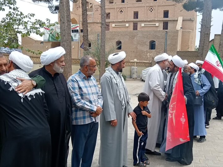تصاویر| اعزام مبلغ گروه جهادی امام خامنه ای به پیاده روی اربعین